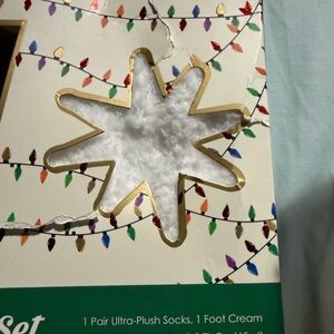 ❣️❄️Ultra-Plush Holiday Socks + Pocket Hand sanitizer